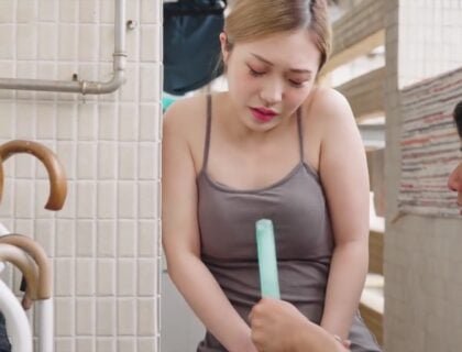 Cha chồng mê đắm con dâu khi chồng không có nhà