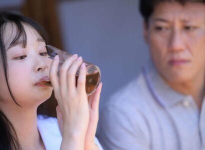 Chú quậy mãi không ngừng chịch cháu gái sau khi dùng thuốc kích thích